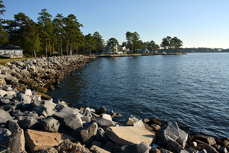 Waters edge at Lou Mac Park in Oriental, NC